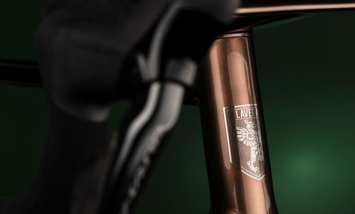 أستون مارتن تكشف عن دراجتها الهوائية الفريدة